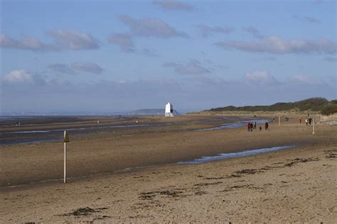 Burnham on Sea beach © Adrian and Janet Quantock cc-by-sa/2.0 :: Geograph Britain and Ireland