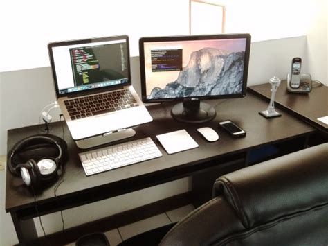 Mac Setup: The Dual-Screen Desk of a Software Engineer