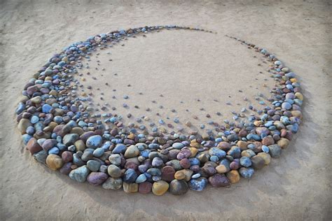 Land Artist Creates Ephemeral Stone Art on the Shores of the U.K.