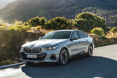 BMW i5, оснащений технологіями завтрашнього дня. Справжня магія ...