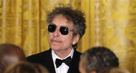 Bob Dylan wears sunglasses at White House | Bob dylan, Dylan, Bob