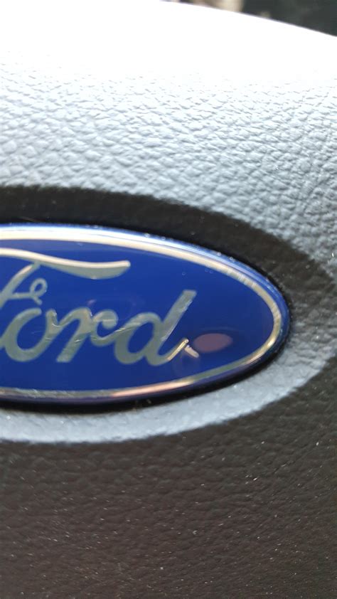 Dented Ford emblem on steering wheel : FordFocus