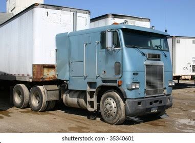 1,971 Old Semi Trucks Stock Photos, Images & Photography | Shutterstock