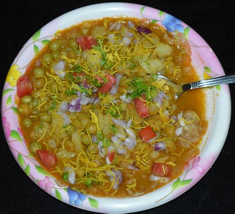 Healthy and Delicious Indian Street Foods: How to Make Masala Puri Chaat - HubPages