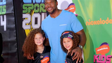 Michael Strahan Twin Brother : Michael Strahan Net Worth, Life, Career ...