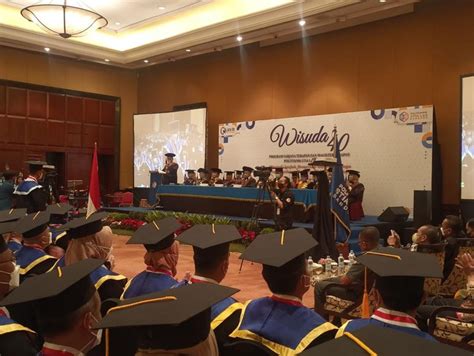 Politeknik STIA LAN Bandung Wisuda 299 Mahasiswa