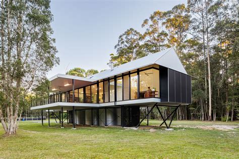 Self-Sufficient, Flood Proof Home Floats Over Australian Bushland