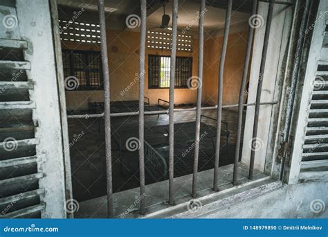 A Cell At Cambodia's Notorious Tuol Sleng S21 Secret Prison Royalty ...