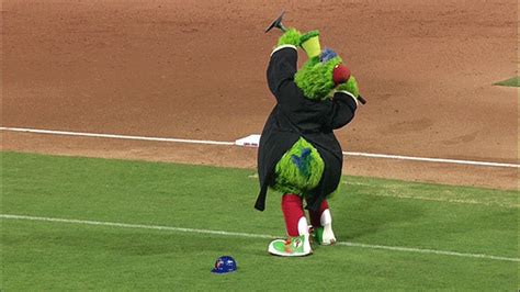 8 Great Phillie Phanatic GIFs