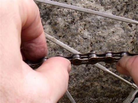 Fixing a Broken Bicycle Chain - Bicycle Thailand