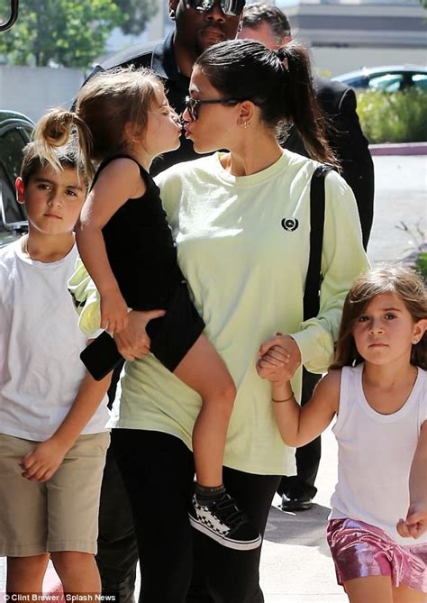 Kourtney Kardashian takes kids out to art class | Daily Mail Online