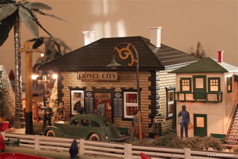 Lionel Christmas Train Set 2021