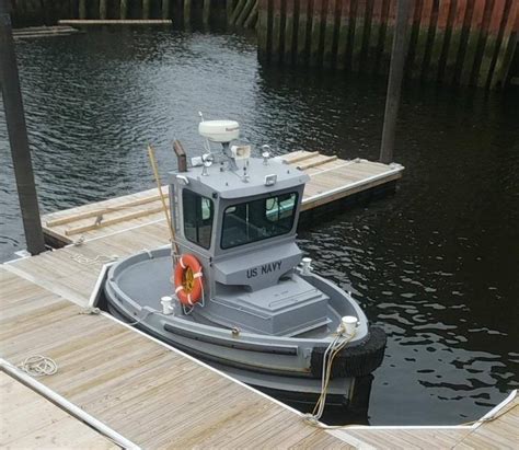 The smallest active-duty vessel (mini tug) of the United States Navy ...