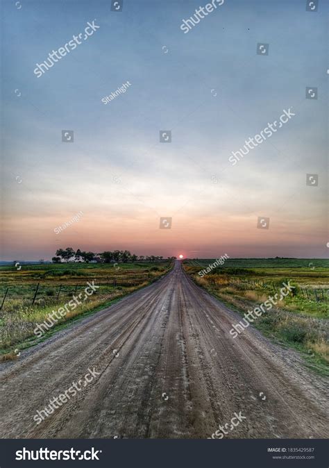 34,293 Sunset with dirt road Images, Stock Photos & Vectors | Shutterstock