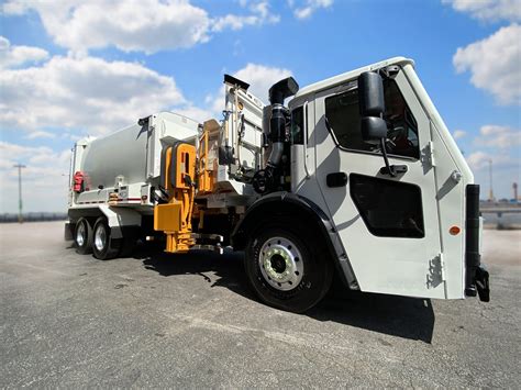 Side Loader Garbage Trucks: Efficient Waste Collection and Disposal ...