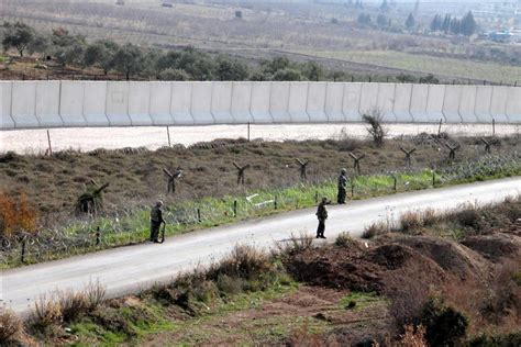 Concrete wall built on Turkey - Syria border - Anadolu Ajansı