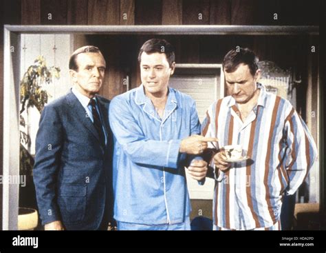 I DREAM OF JEANNIE, (from left): Hayden Rorke, Larry Hagman, Bill Daily ...