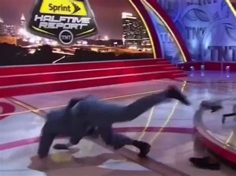 Twitter Reacts to Shaq Falling Out of His Chair on TNT (Video ...