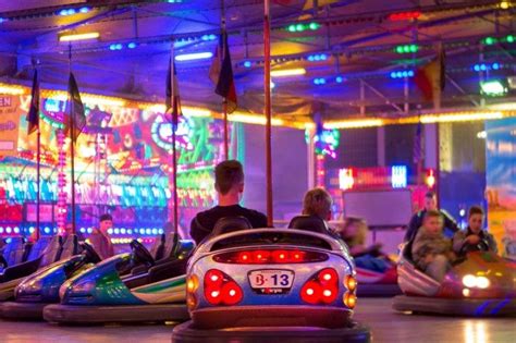 Kermis in de stad! | Carnival photography, Thrill ride, Theme park