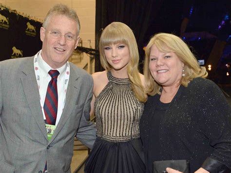 Taylor Swift's Sweetest Family Moments with Her Parents