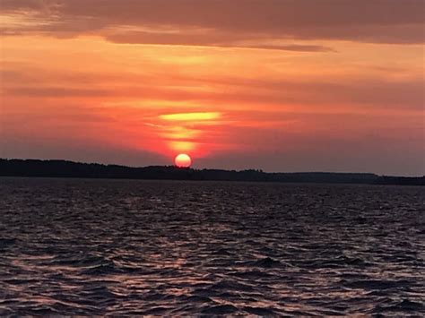 The Sun Sets on another great Lake Vermilion season - Everett Bay Lodge