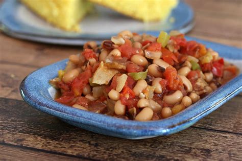 Spicy Black-Eyed Peas With Tomatoes and Peppers Recipe