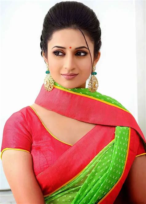 18 Awesome Pics of Divyanka Tripathi in Saree