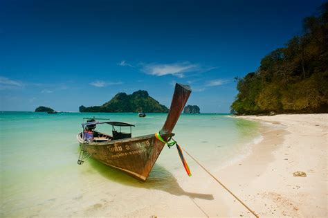 Pink Beach in Komodo Island · Free Stock Photo