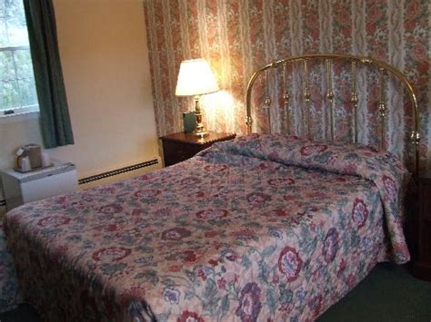 Braeside Motel (Woodstock, VT): What to Know BEFORE You Bring Your Family