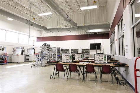 Hinds Community College Mechatronics and Robotics Lab - Dean Architecture