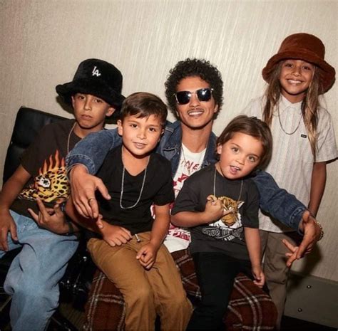 Pin by Judy Chy on Bruno with family in 2022 | Bruno mars family, Bruno mars, Mars family