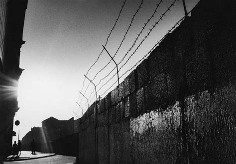 Berlin Wall: Photos From the Birth of a Brutal Cold War Symbol