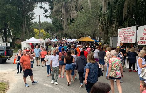 Thousands pack narrow streets for the 50th McIntosh 1890s Festival | PHOTOS & VIDEO - 352Today