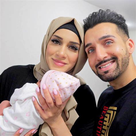 Sham Idrees with Wife Froggy and New Born Baby Girl | Reviewit.pk