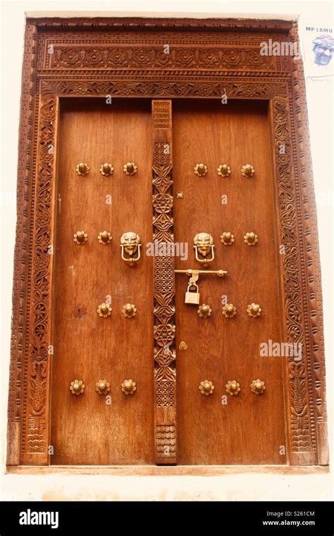 Lamu island carved door hi-res stock photography and images - Alamy