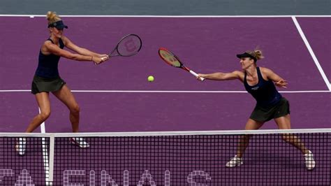 Canada's Dabrowski, partner Routliffe fall in women's doubles semifinals at WTA Finals | CBC Sports