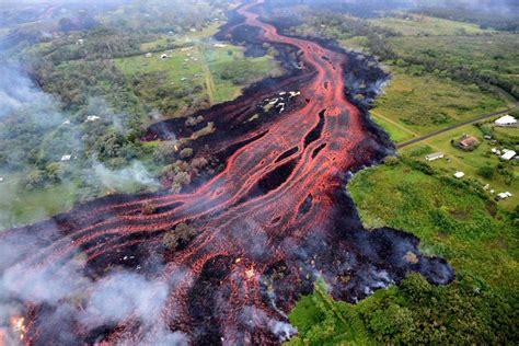 Kilauea eruption 2018: What the rowdy volcano looks like from above - Vox