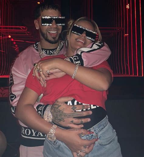 Karol G y Anuel AA, víctimas de un robo millonario en la habitación de su hotel