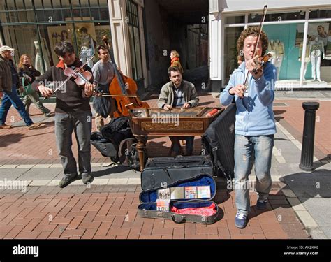 Ireland Dublin Grafton Street buskers Stock Photo - Alamy