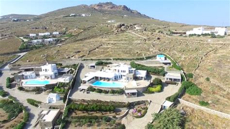 A Luxury Greek Island Villa for Just $49 (video) | Island villa, Greek island, Villa