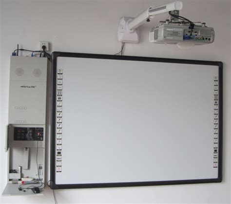 Interactive Whiteboard Smartboard for Digital Classroom - Projector and ...