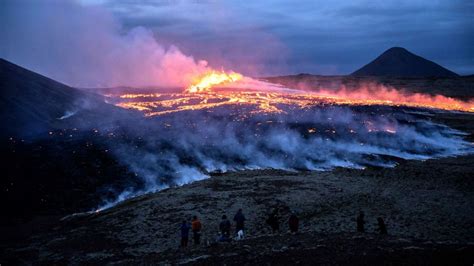 Iceland's Mount Fagradalsfjall volcano closed due to health hazards from eruption - Daily Frontline