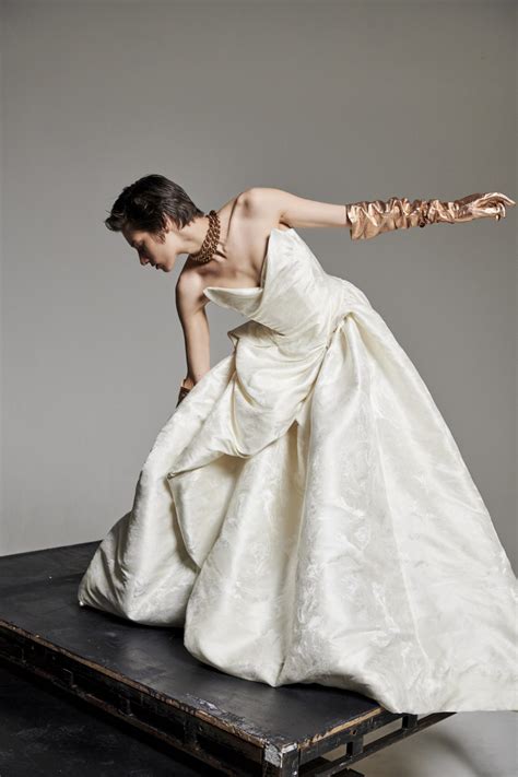 Les deux collections de robes de mariée 2020 Vivienne Westwood sont ici ...