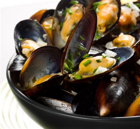 Mussels in White Wine | Easy seafood, Mussels white wine, Mussels