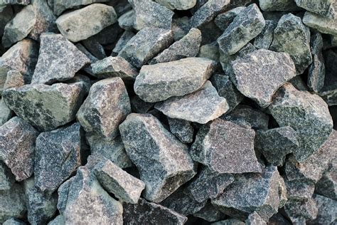 Crushed Stone Gravel Sizes With Pictures - Crushed stone comes in all shapes and sizes.