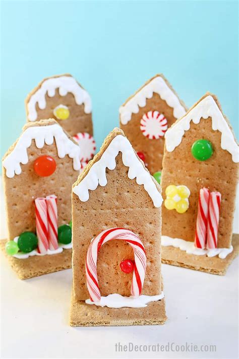 EASY GRAHAM CRACKER GINGERBREAD HOUSES for Christmas