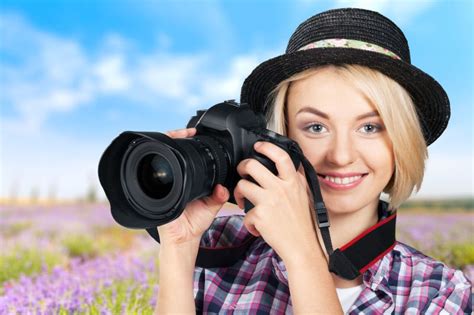 摄影师图片-微笑的女子摄影师素材-高清图片-摄影照片-寻图免费打包下载