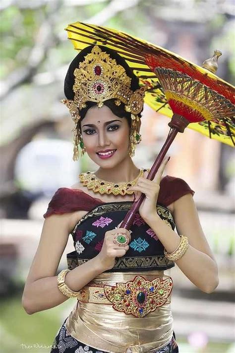 Portraits of different cultures - Imgur | Women, Traditional outfits ...