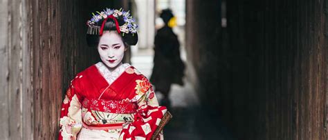 Traditional Geisha Makeup History | Saubhaya Makeup