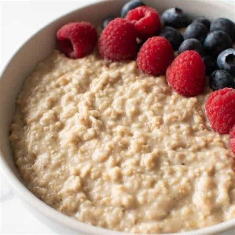 Protein Porridge (4 Ingredient Oatmeal!) - Hint of Healthy